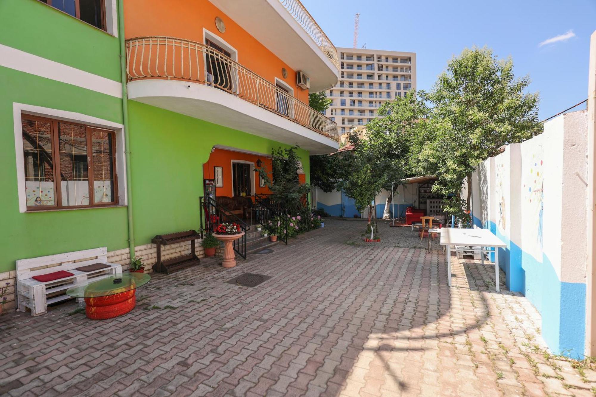 Hostel Osho Tirana Buitenkant foto
