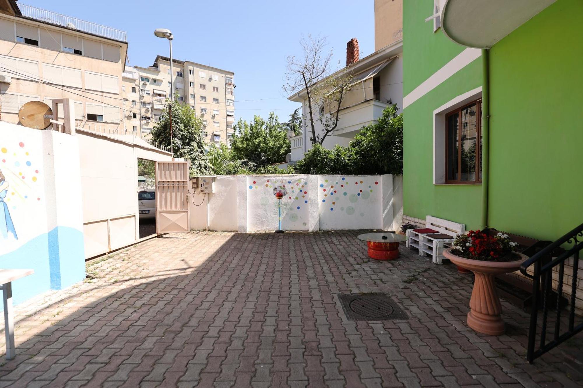 Hostel Osho Tirana Buitenkant foto