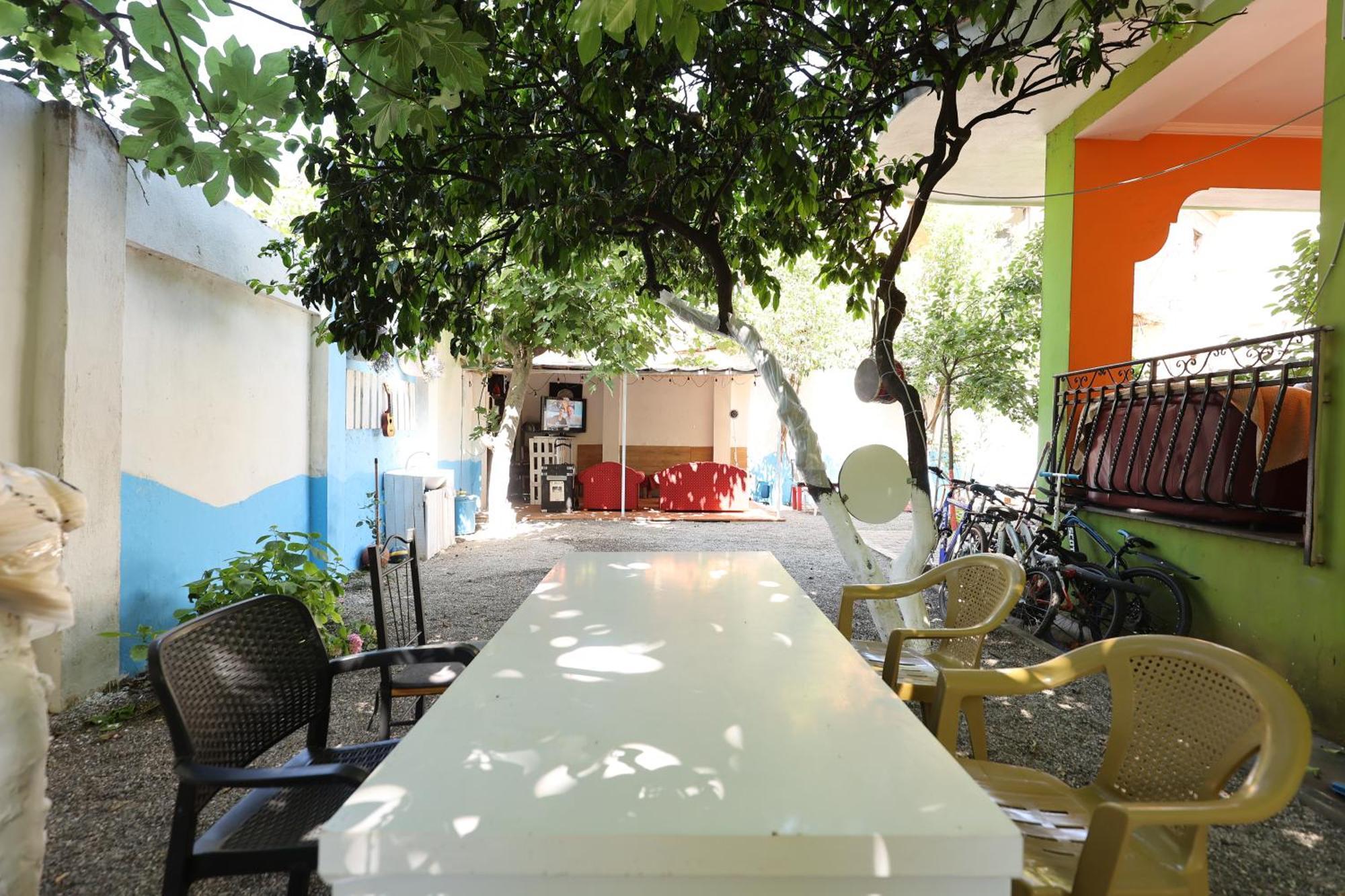 Hostel Osho Tirana Buitenkant foto