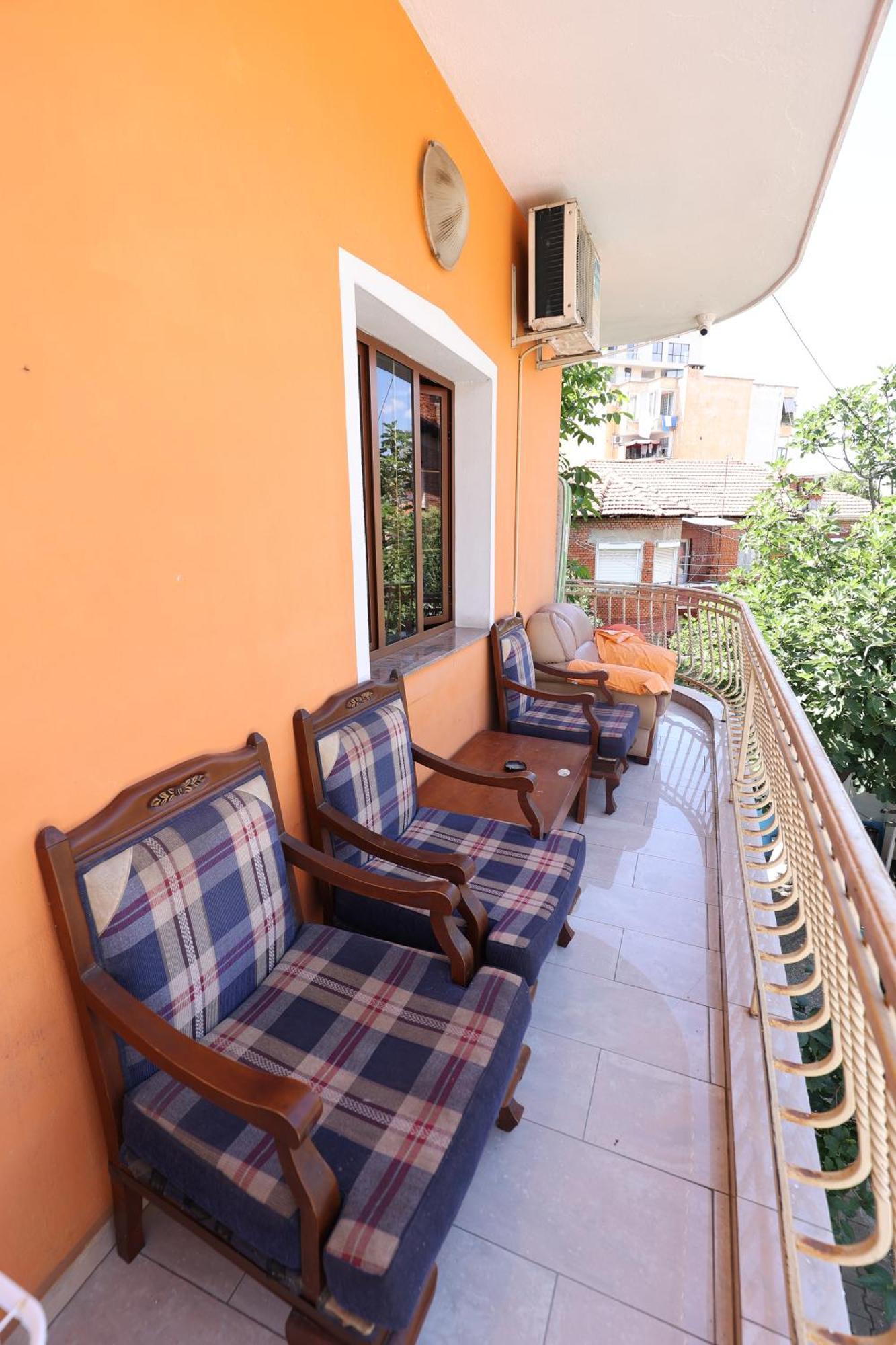 Hostel Osho Tirana Buitenkant foto