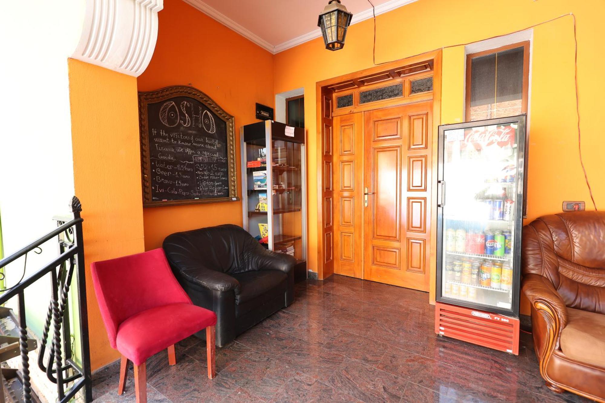 Hostel Osho Tirana Buitenkant foto