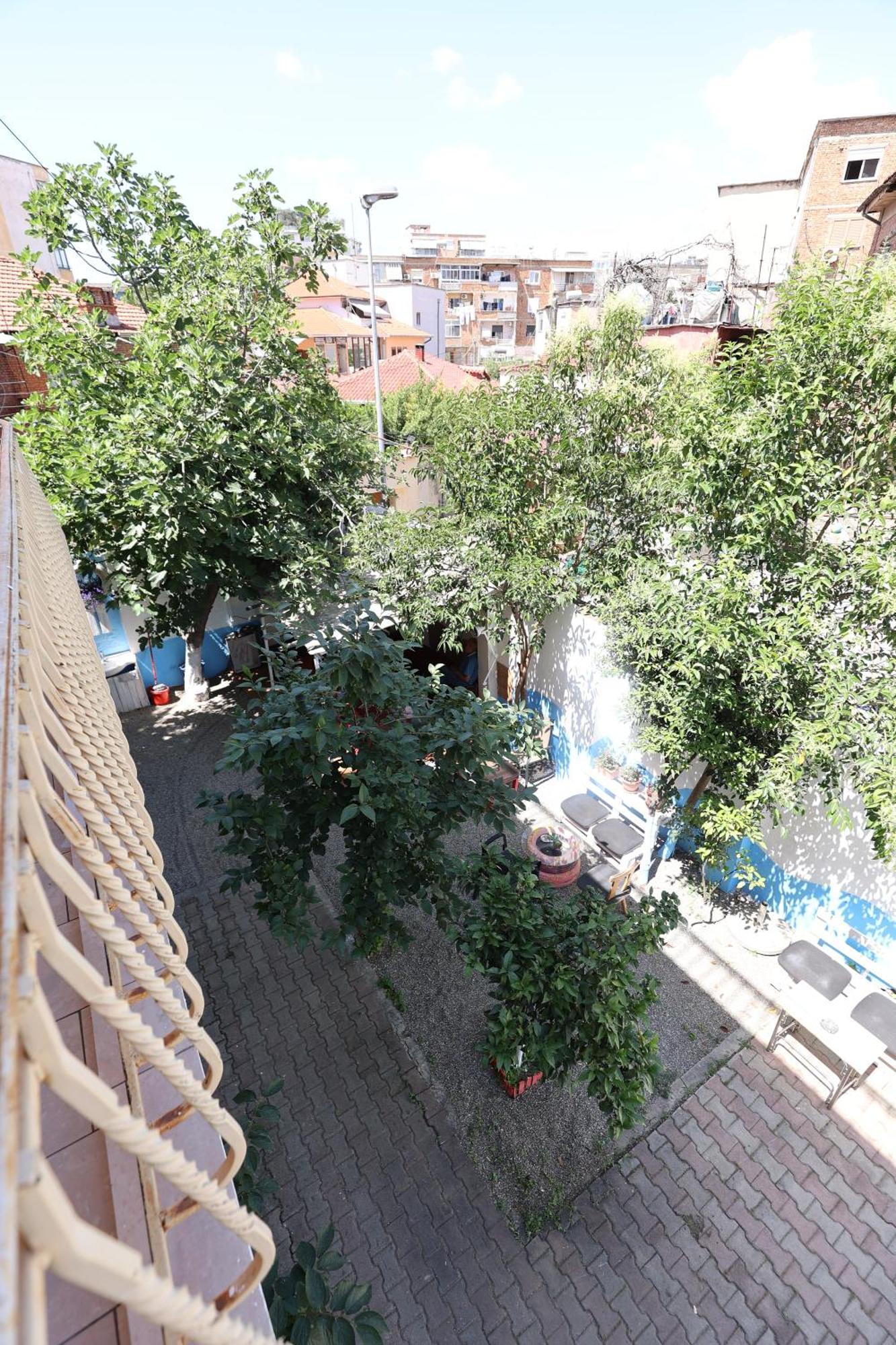Hostel Osho Tirana Buitenkant foto