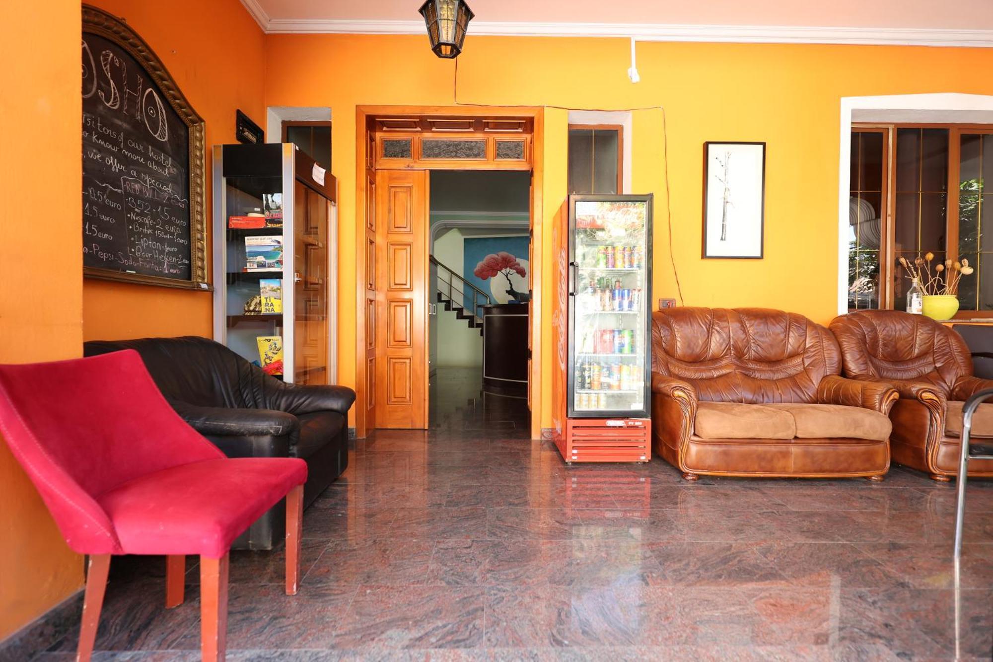Hostel Osho Tirana Buitenkant foto