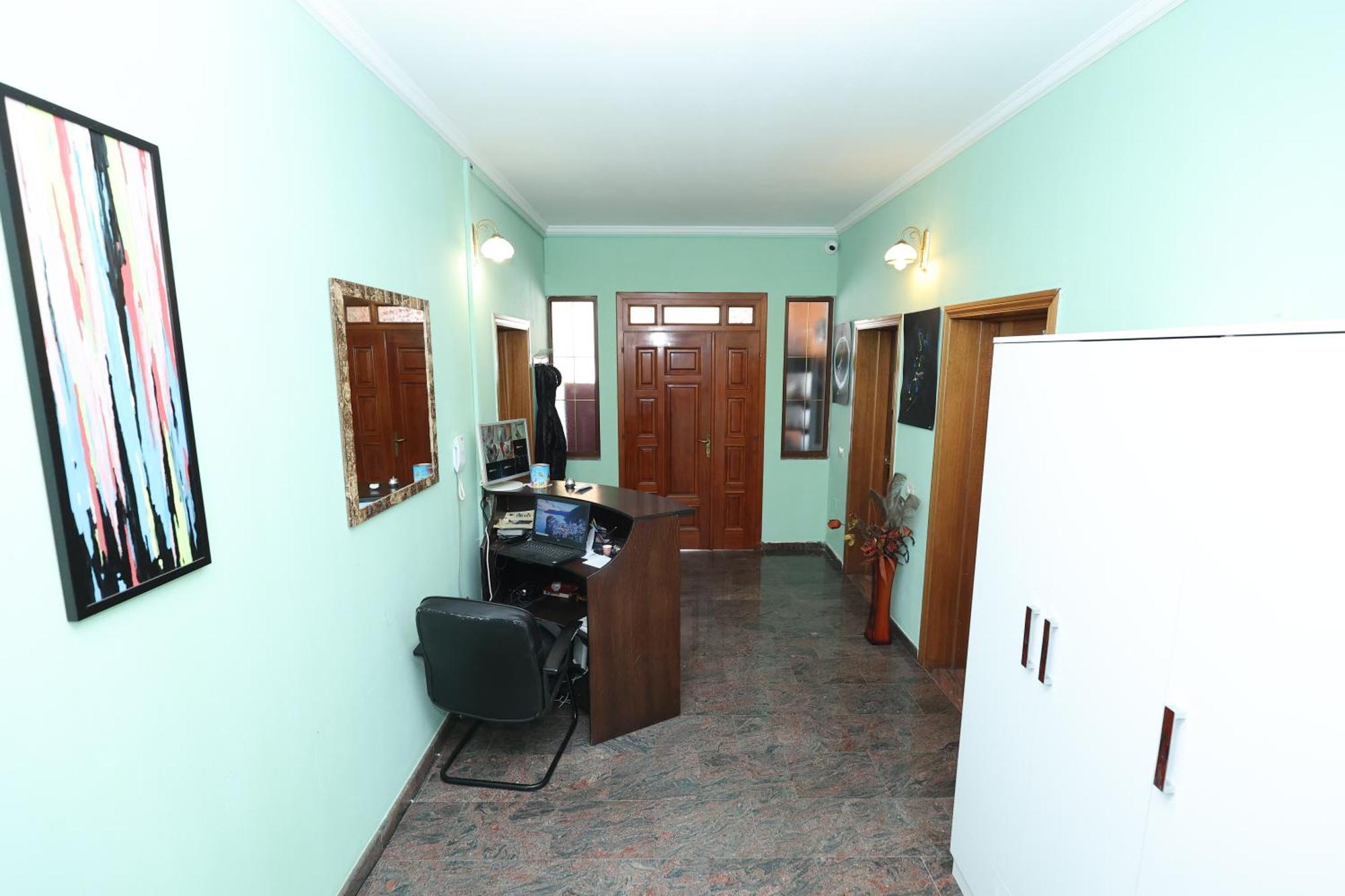 Hostel Osho Tirana Buitenkant foto