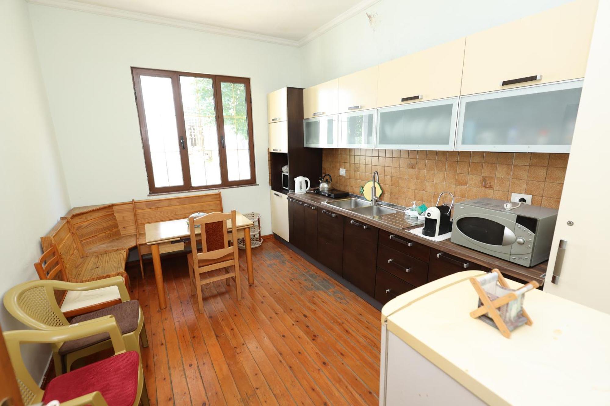 Hostel Osho Tirana Buitenkant foto